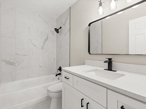 3rd image of 443 Hunter Cir