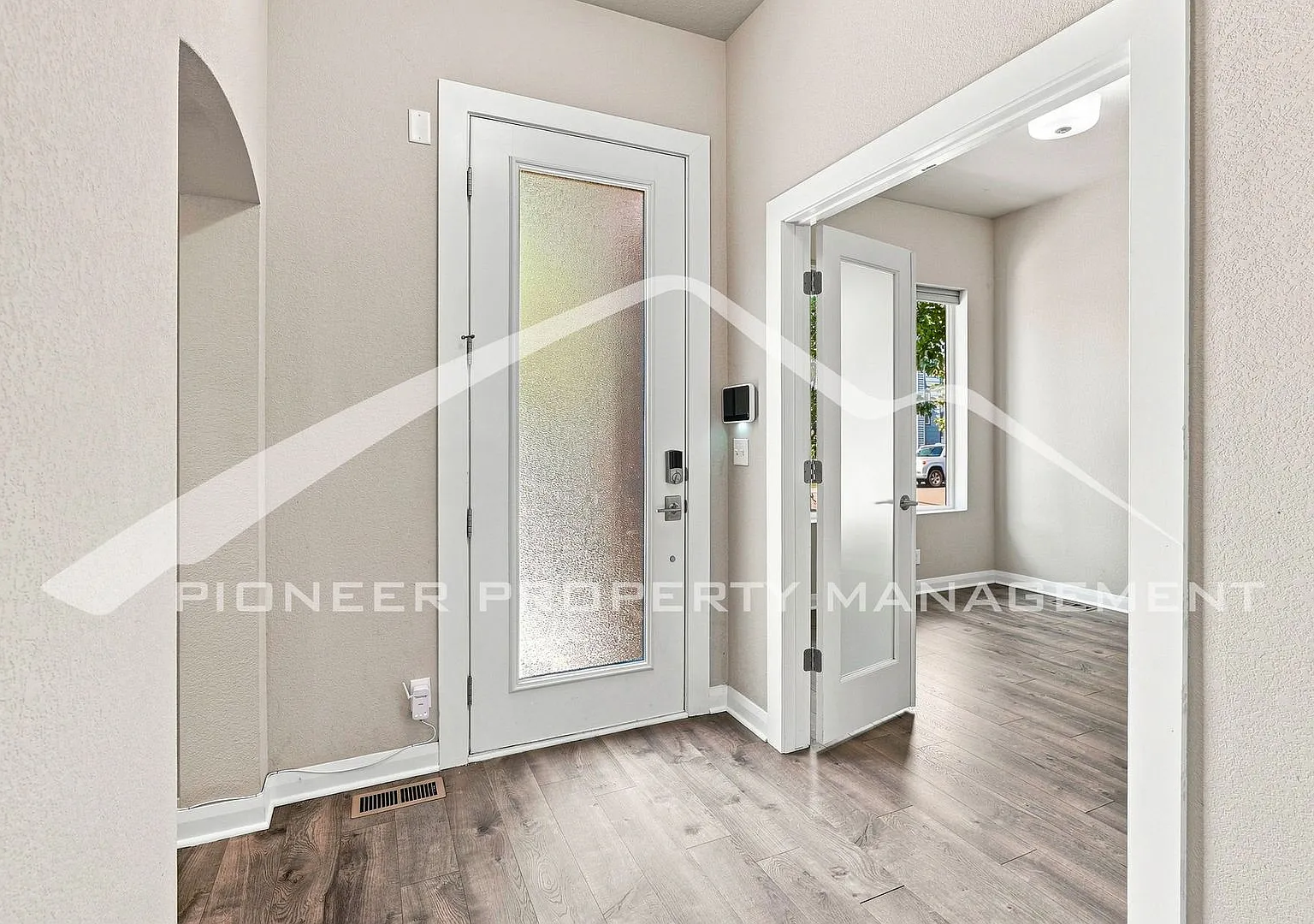 Gorgeous Home with Central AC and Washer/Dryer — Photo 3