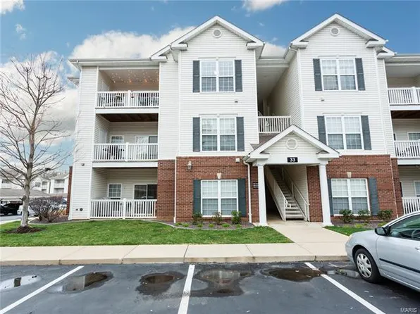 33 Kassebaum Ln APT 300, Saint Louis, MO 63129