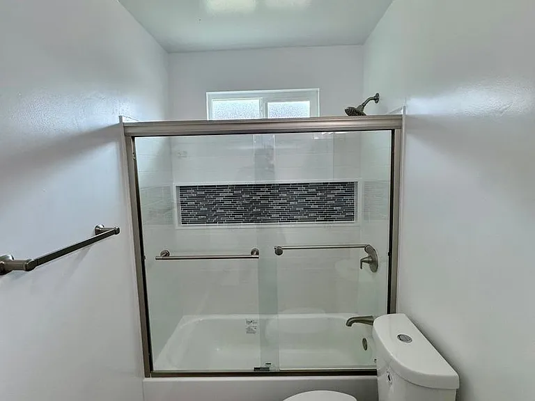 1027 Roswell Ave #4 — Photo 17