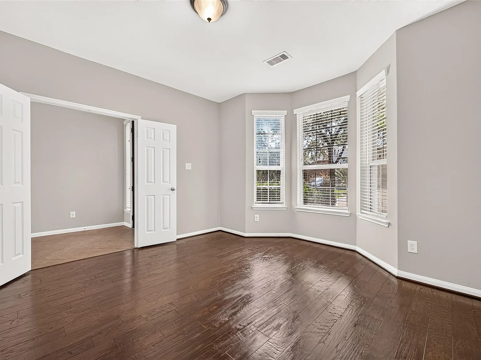 4 bed, 3.5 bath, 2638 sqft, $2,800 — Photo 4