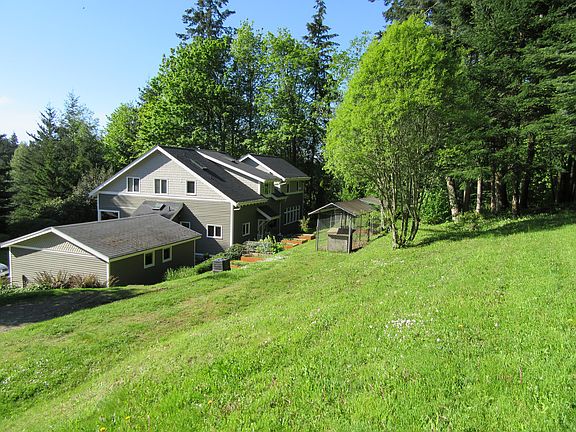 4th image of 696 N West Camano Dr