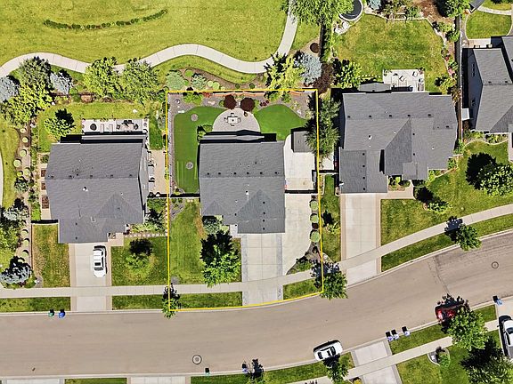 2nd image of 2550 E Snocreek Dr