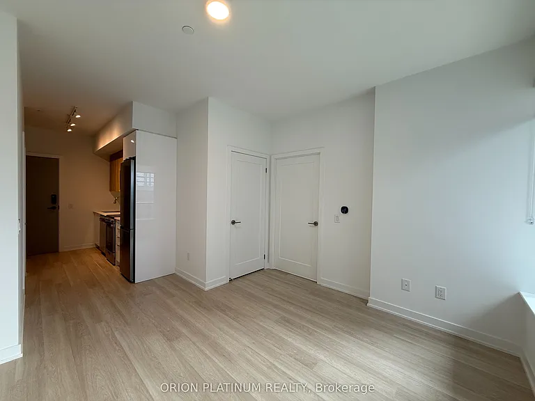 5105 Hurontario St #631 — Photo 7