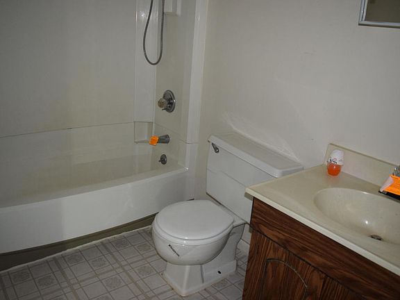 5th image of 16 Middle Village Way