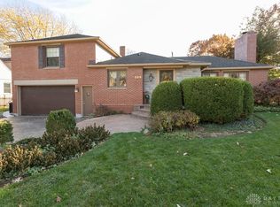 334 Beverly Pl, Oakwood, OH 45419