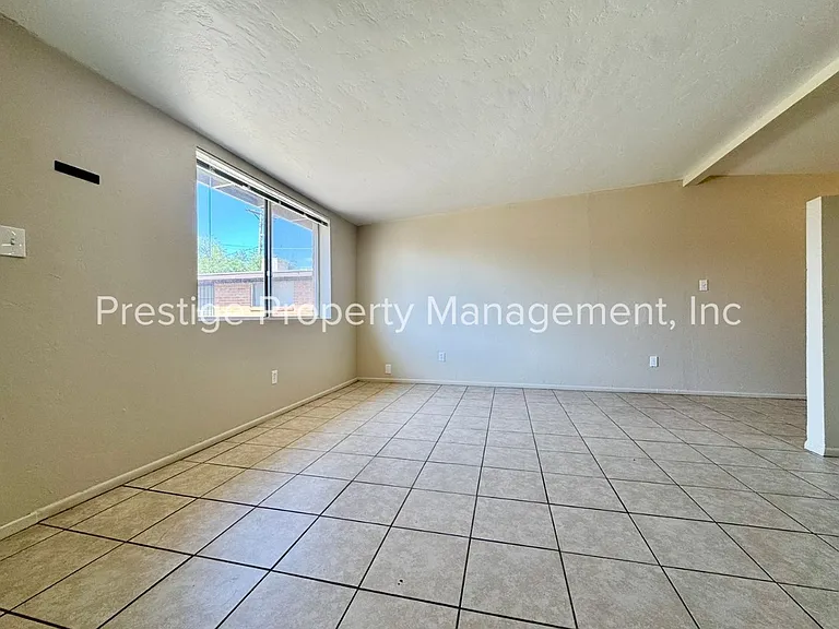 2302-2312 N Ralph Ave — Photo 5