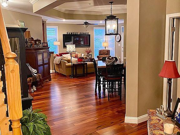 Crown Mldg & Brazilian Hdwds