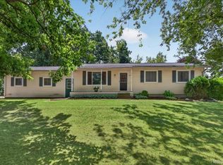 405 Hoag Dr, Lake Orion, MI 48362