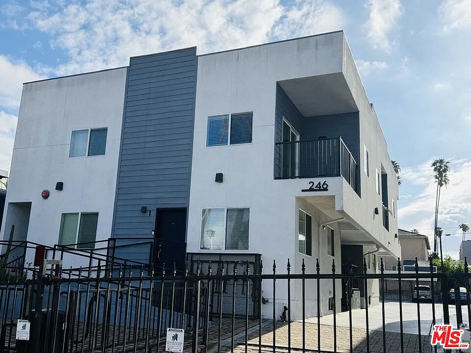 1 bed, 1.0 bath, 570 sqft, $2,150 — Photo 1