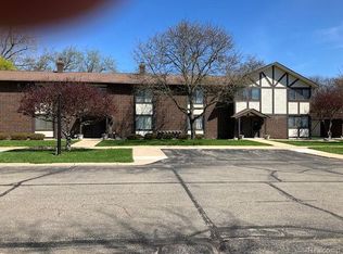 3806 Wroxton Dr APT 2, Flint, MI 48532