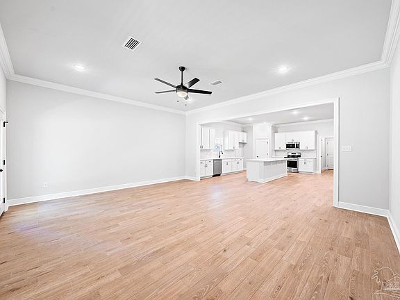 3rd image of 4873 Bonneville St #6