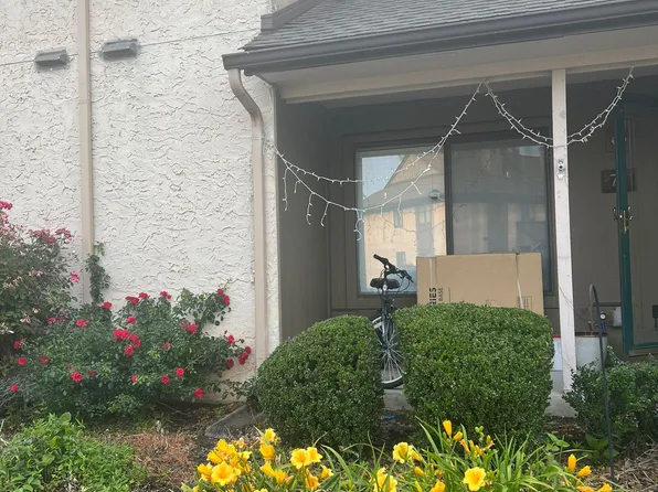 74 Hampshire Dr, Plainsboro, NJ 08536