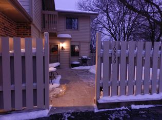 16230 W Coachlight Dr, New Berlin, WI 53151