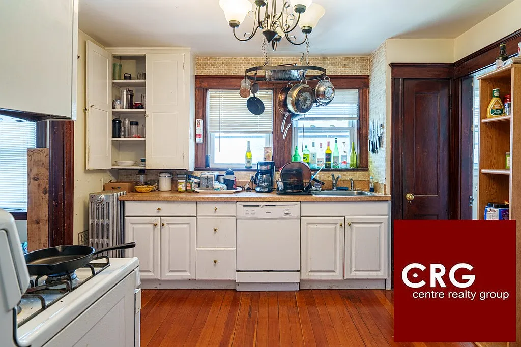 4 bed, 1.5 bath, $3,800 — Photo 2