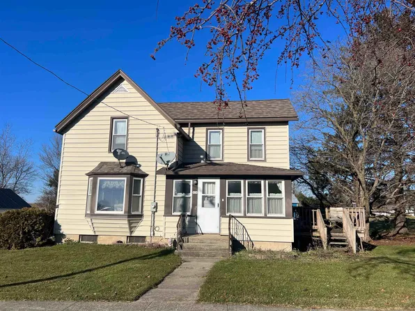 424 W Main St, Dakota, IL 61018