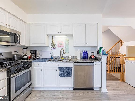 3rd image of 5978 Edgehill Ct