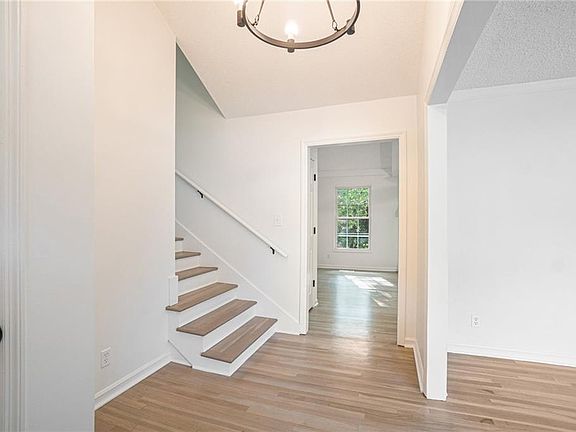 5th image of 12904 Overhill Rd