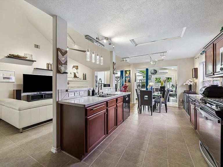 2802 White Sands Dr — Photo 6