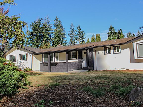 Corner Lot, Large front & back yard