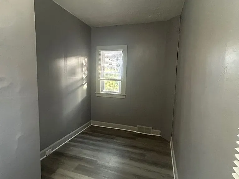4019 Newark Ave — Photo 24