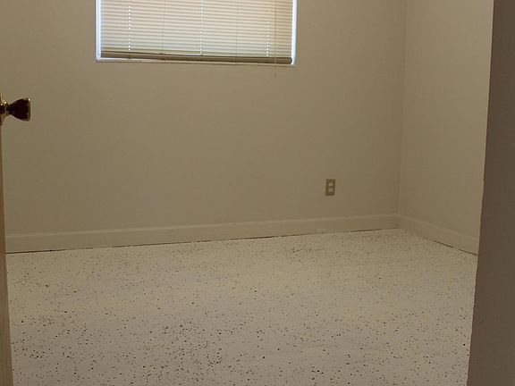 5th image of 2525 Wedgefield Blvd