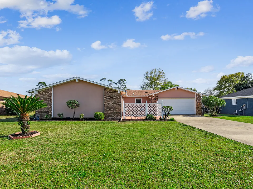 12133 Longwood Dr