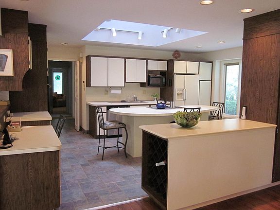 Wonderful open floor plan is great for entertaining