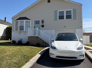 1427 Saint Charles Pl, Roslyn, PA 19001