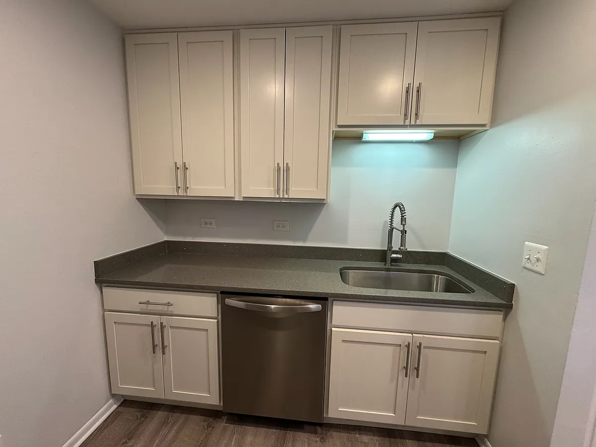Building Photo - 1303 Wyndham Dr #101