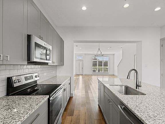 5th image of 3136 Wayside Ave #1