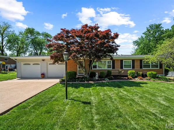 14 Bal Harbour Dr, Saint Louis, MO 63146