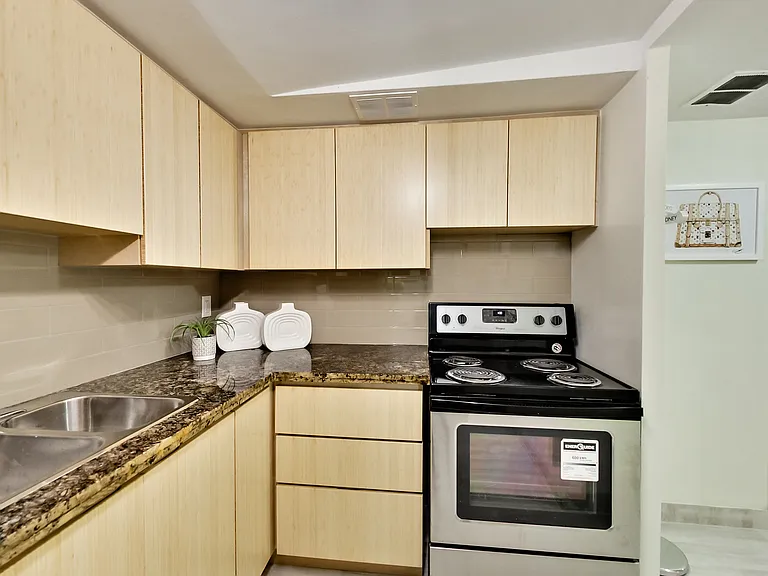 625 Roselawn Ave — Photo 63
