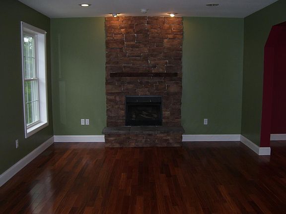 4th image of 1526 Hidden Valley Dr