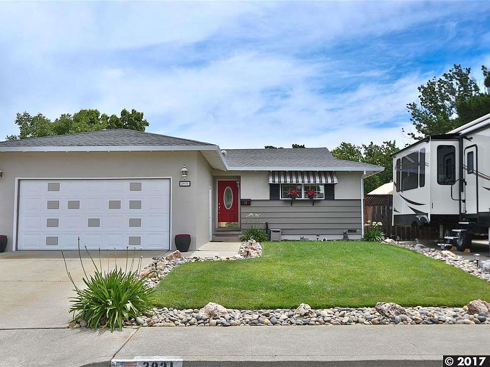 1st image of 2931 N Francisco Way