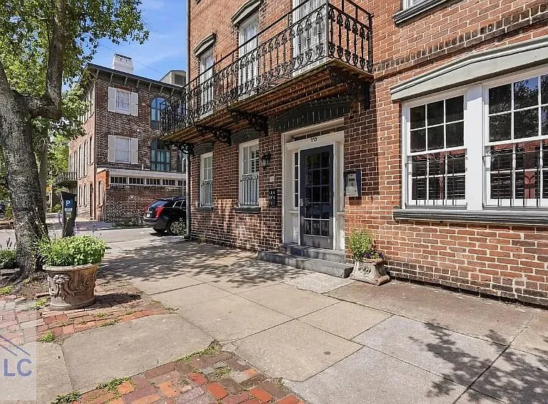 219 Abercorn St #F2 — Photo 3