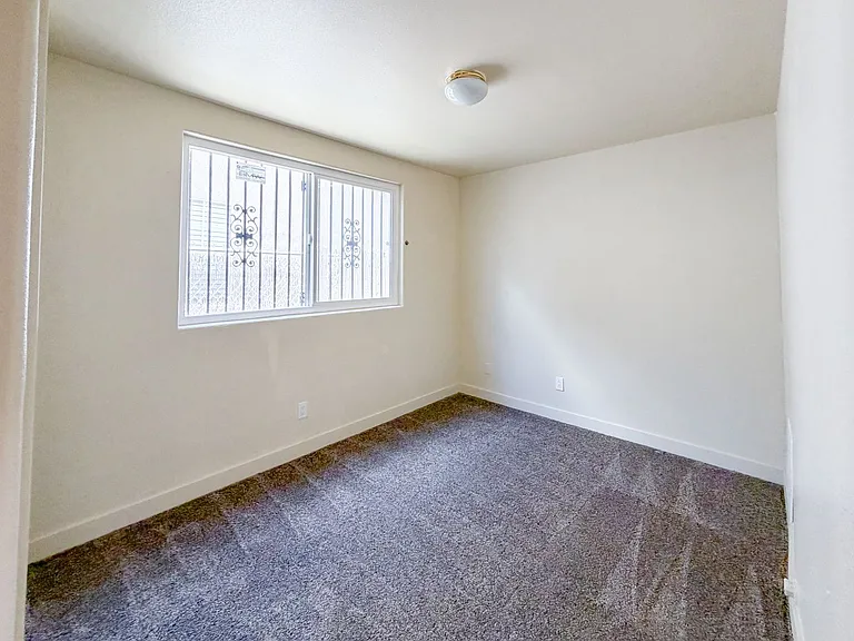 1553 W 58th Pl — Photo 5