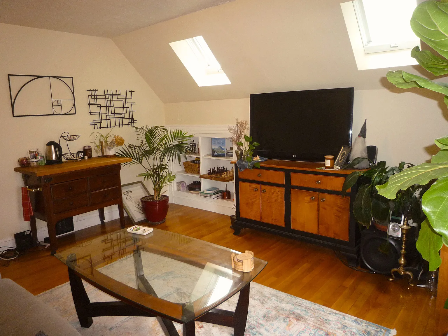 2 bed, 1.0 bath, $3,300 — Photo 4