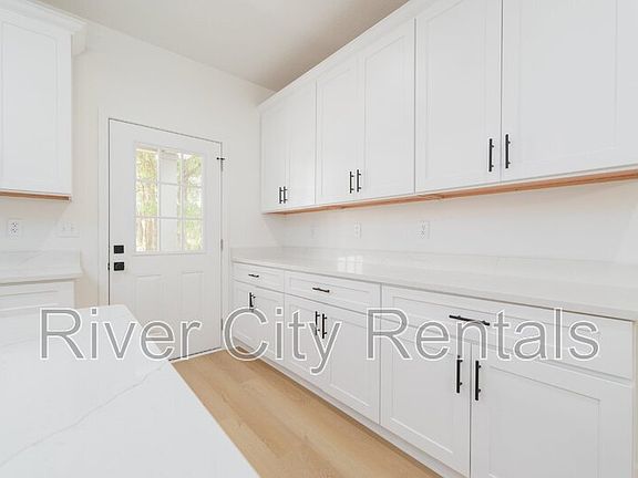 5th image of 4620 SE 8th Ave