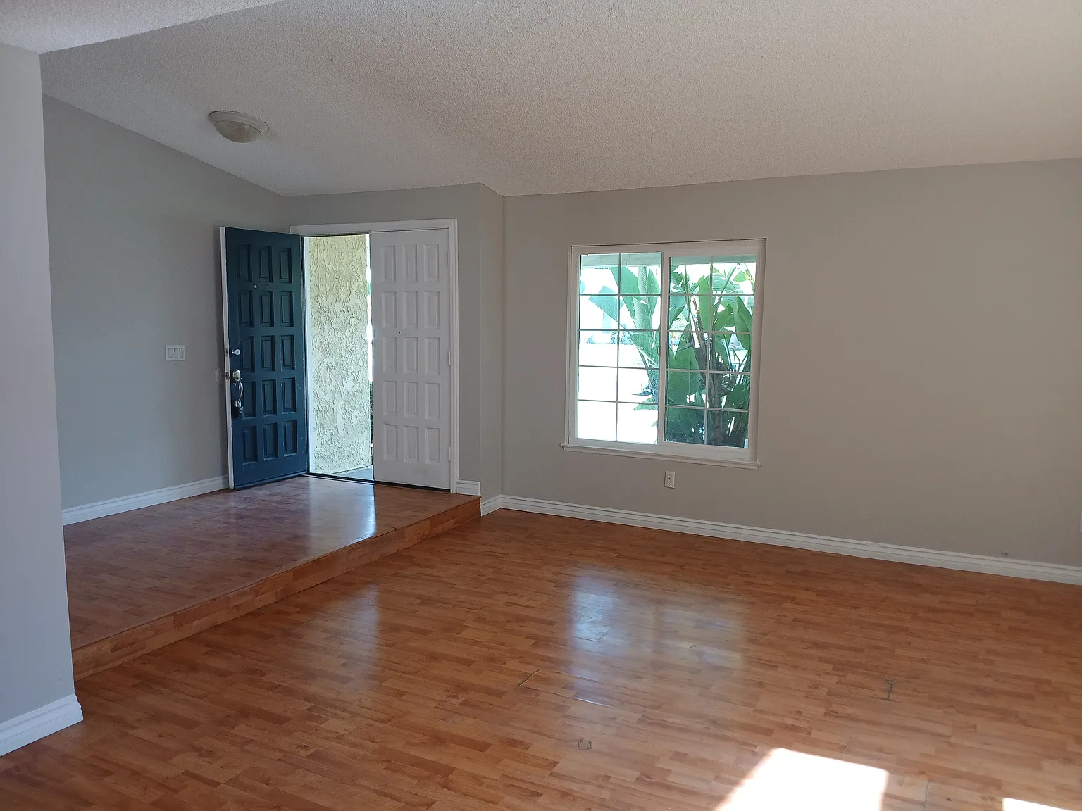 4 bed, 2.5 bath, 2100 sqft, $3,650 — Photo 2