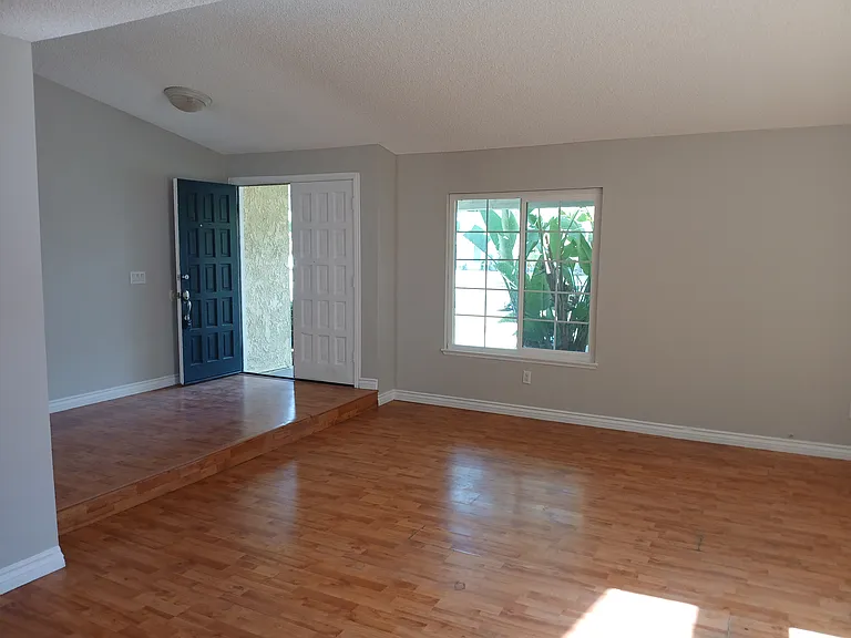 378 E Mariana St — Photo 2