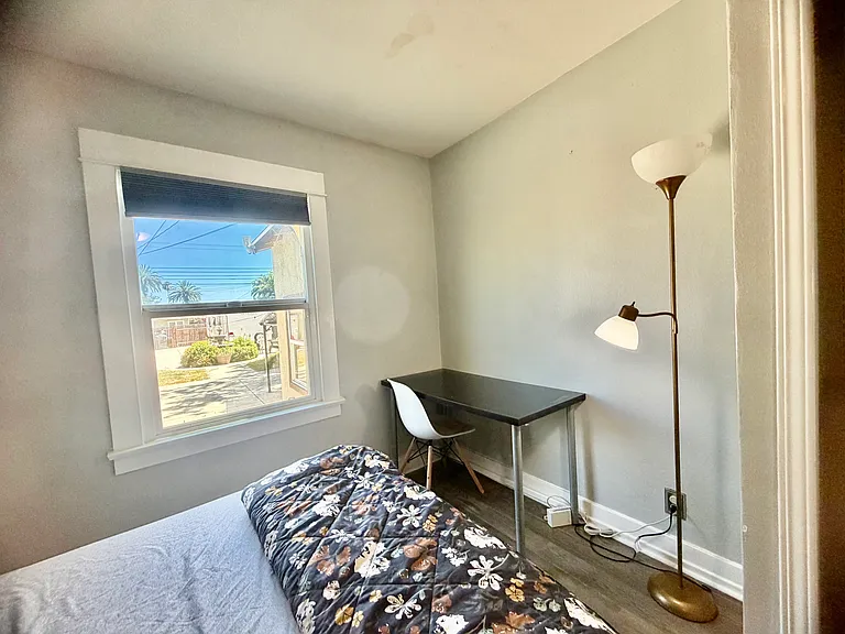 736 E East St — Photo 20