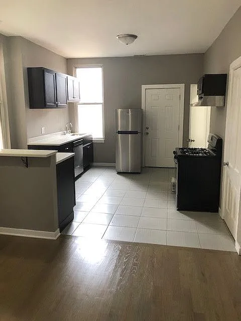 Building Photo - 2200 W Jackson Blvd #1W