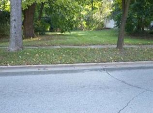 639 S Hough St, Barrington, IL