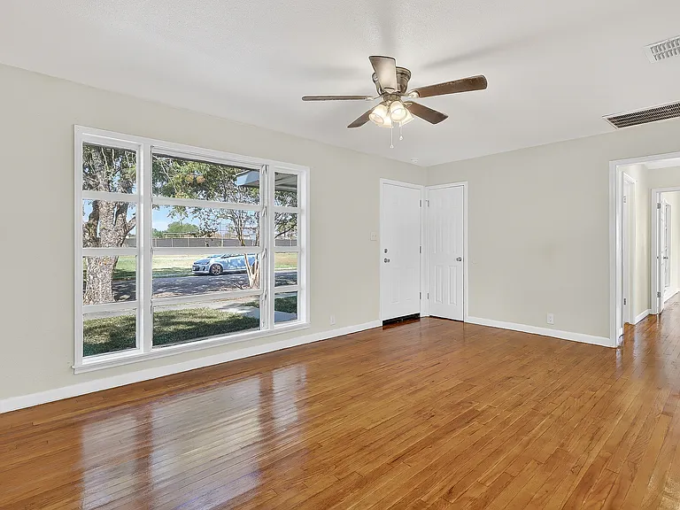 4634 Weir Dr — Photo 2