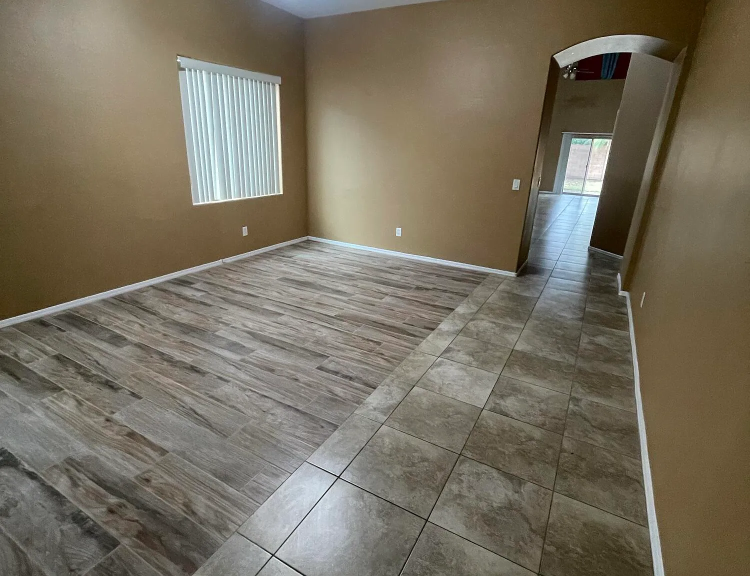4 bed, 2.5 bath, 2540 sqft, $2,495 — Photo 4