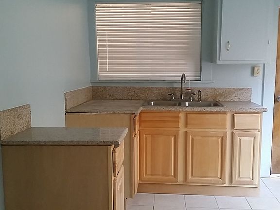 5th image of 561 Redfield Ave