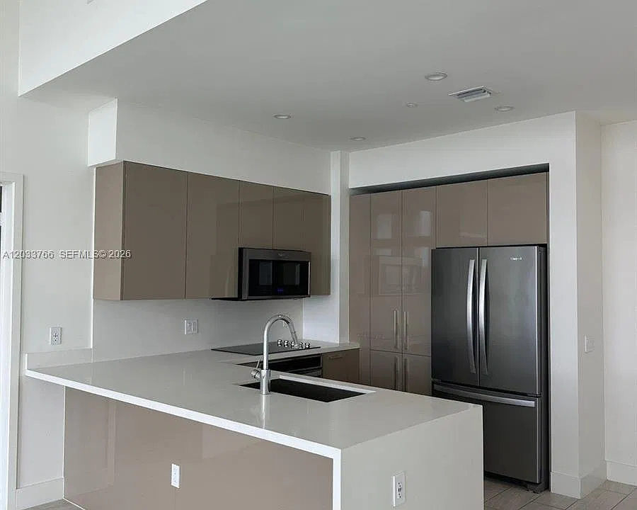 2000 Metropica Way #607