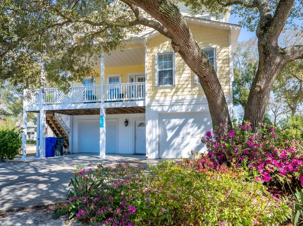 300 Lewis Dr, Carolina Beach, NC 28428