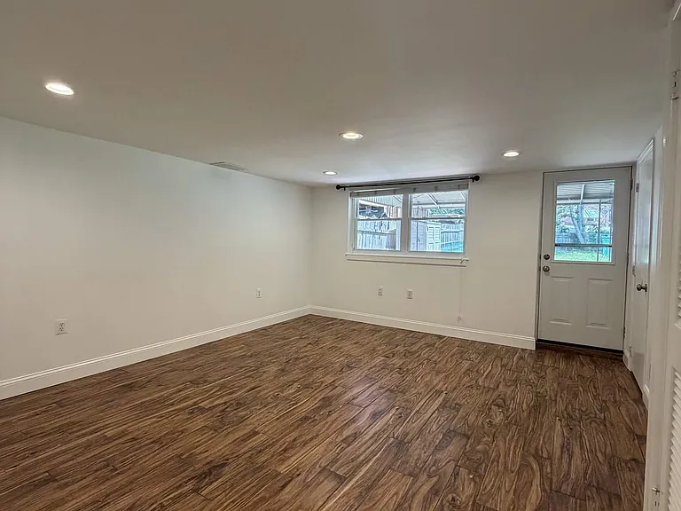 3646 Genesee Dr — Photo 11